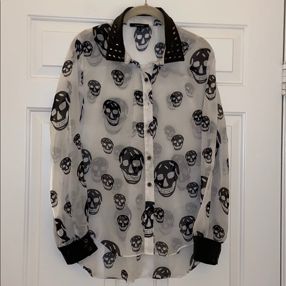 ( 77 Likes!! ) Skull 💀 button down w/a spiked neckline-goth/edgy - Picture 2 of 6